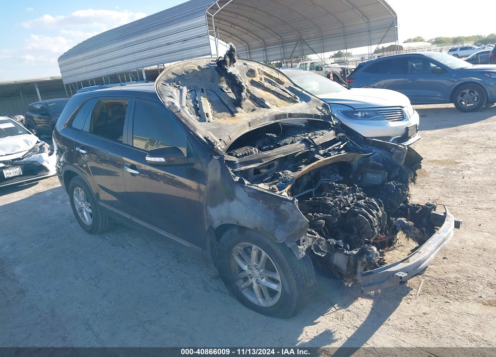 2014 KIA SORENTO LX VIN: 5XYKT3A68EG525507