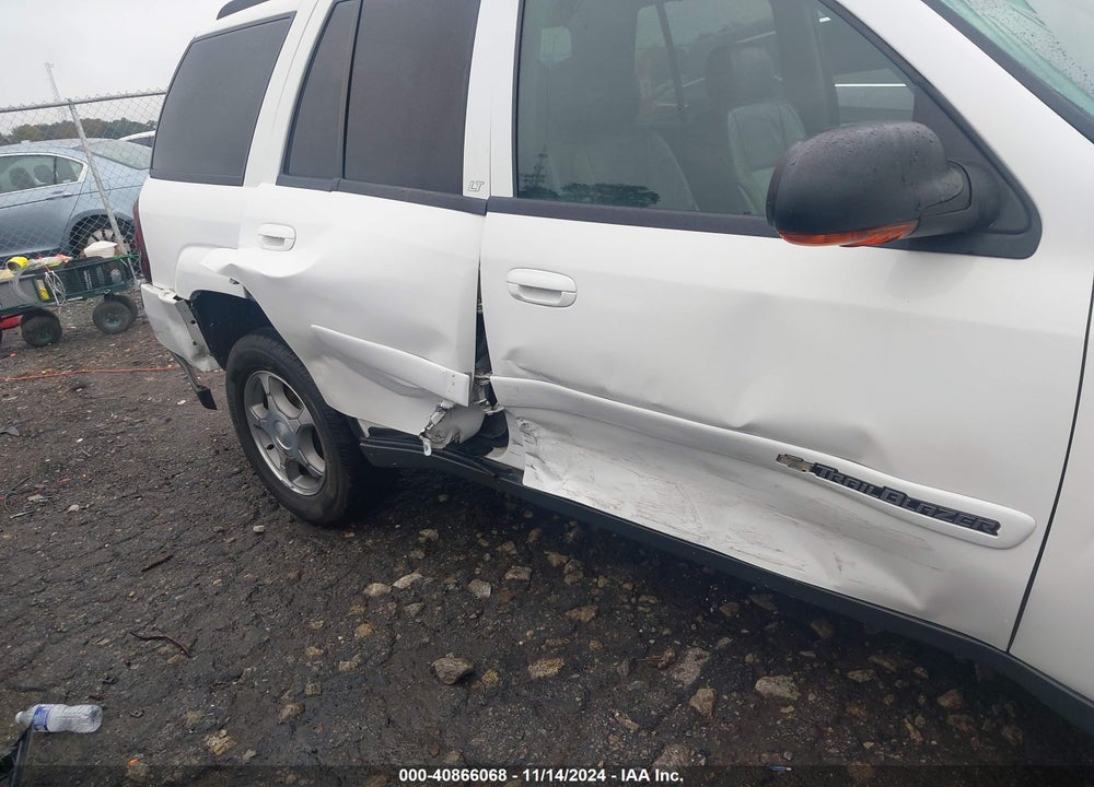 2004 CHEVROLET TRAILBLAZER LT VIN: 1GNDT13S142320635