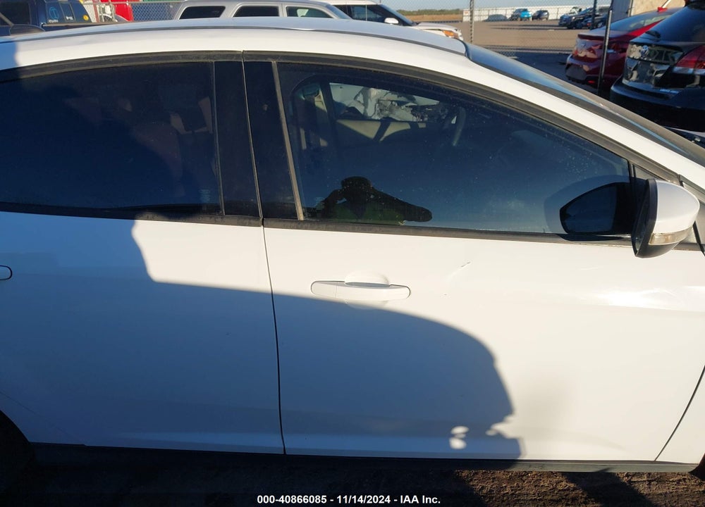 2015 FORD FOCUS SE VIN: 1FADP3K28FL374642