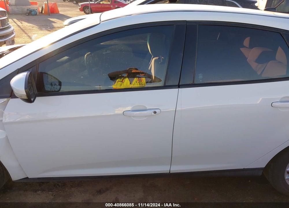 2015 FORD FOCUS SE VIN: 1FADP3K28FL374642
