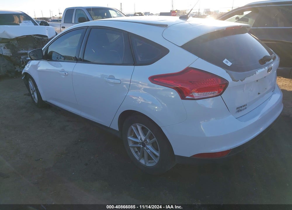 2015 FORD FOCUS SE VIN: 1FADP3K28FL374642