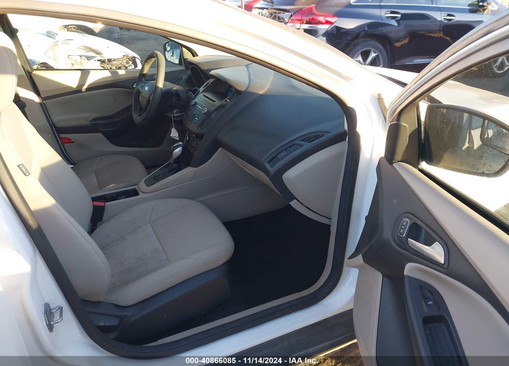 2015 FORD FOCUS SE VIN: 1FADP3K28FL374642