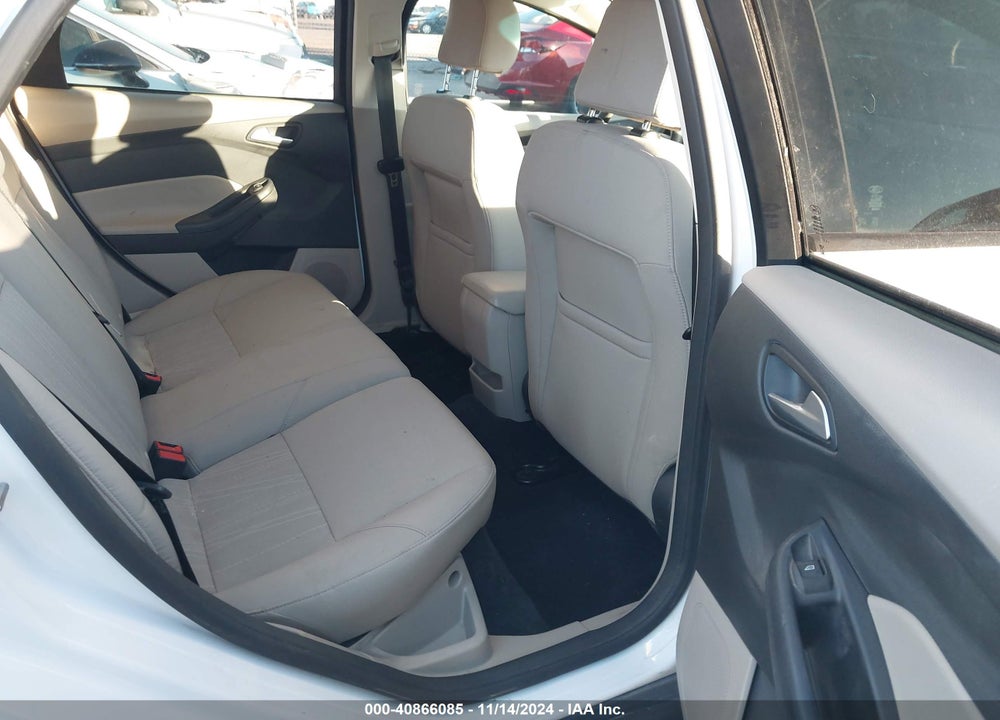 2015 FORD FOCUS SE VIN: 1FADP3K28FL374642