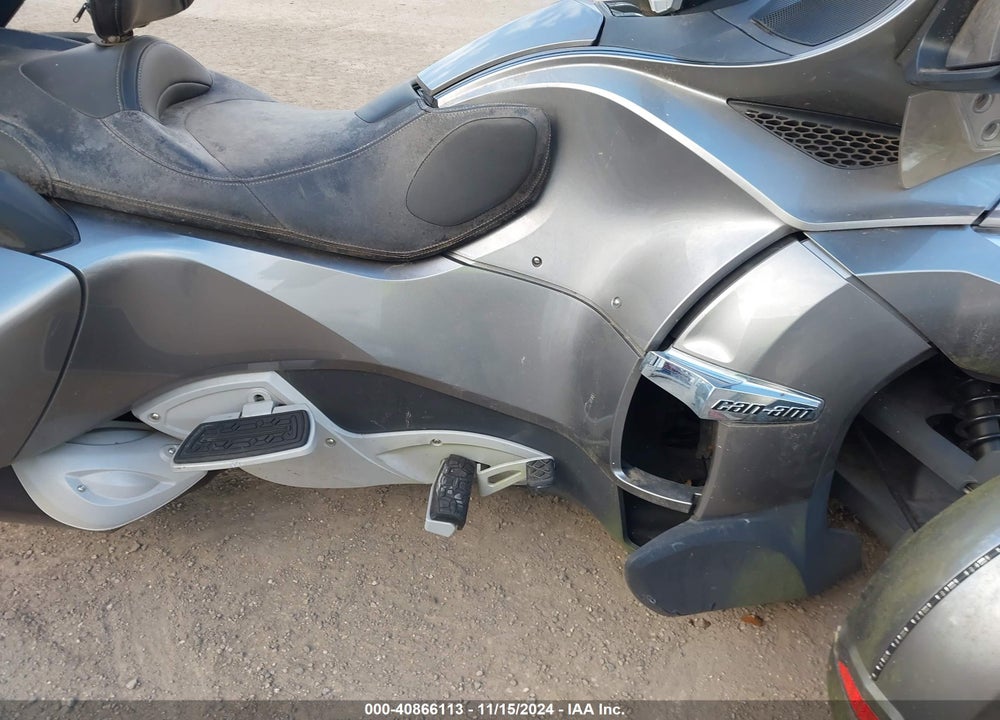 2011 CAN-AM SPYDER ROADSTER RTS VIN: 2BXJBWC18BV001774