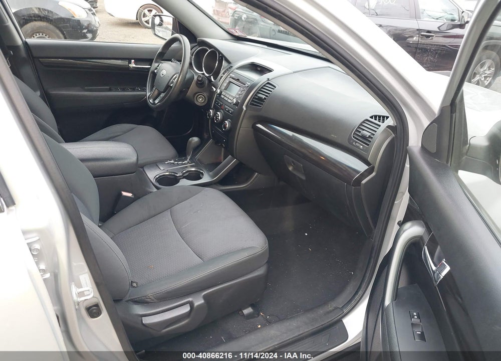 2012 KIA SORENTO LX VIN: 5XYKT3A64CG251137