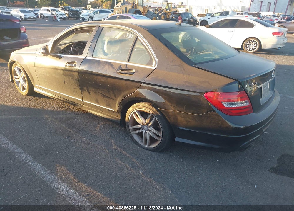 2013 MERCEDES-BENZ C 250 LUXURY/SPORT VIN: WDDGF4HB0DA773695