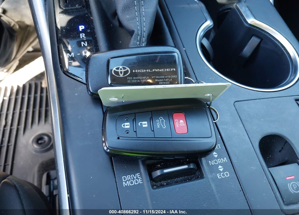 2023 TOYOTA HIGHLANDER XLE VIN: 5TDKDRAH3PS523378