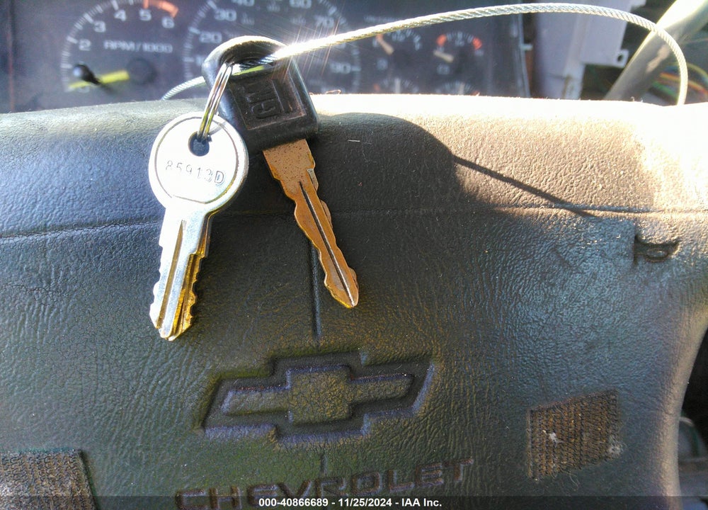 1996 CHEVROLET GMT-400 C1500 VIN: 1GCEC14R7TZ189855