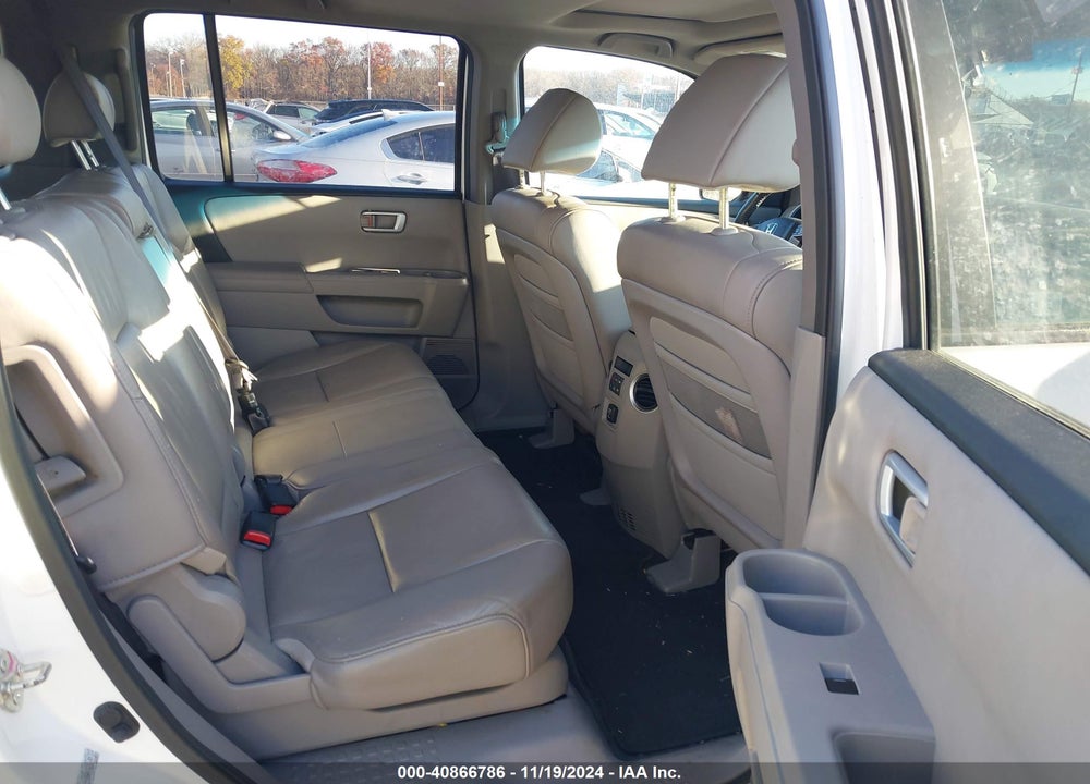 2011 HONDA PILOT EX-L VIN: 5FNYF4H55BB025697