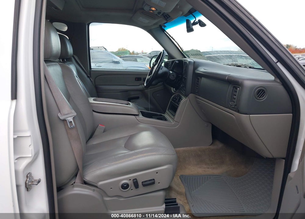 2004 CHEVROLET SUBURBAN 1500 LT VIN: 3GNFK16ZX4G273925