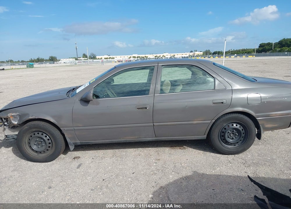 1999 TOYOTA CAMRY LE VIN: JT2BG28K6X0305592