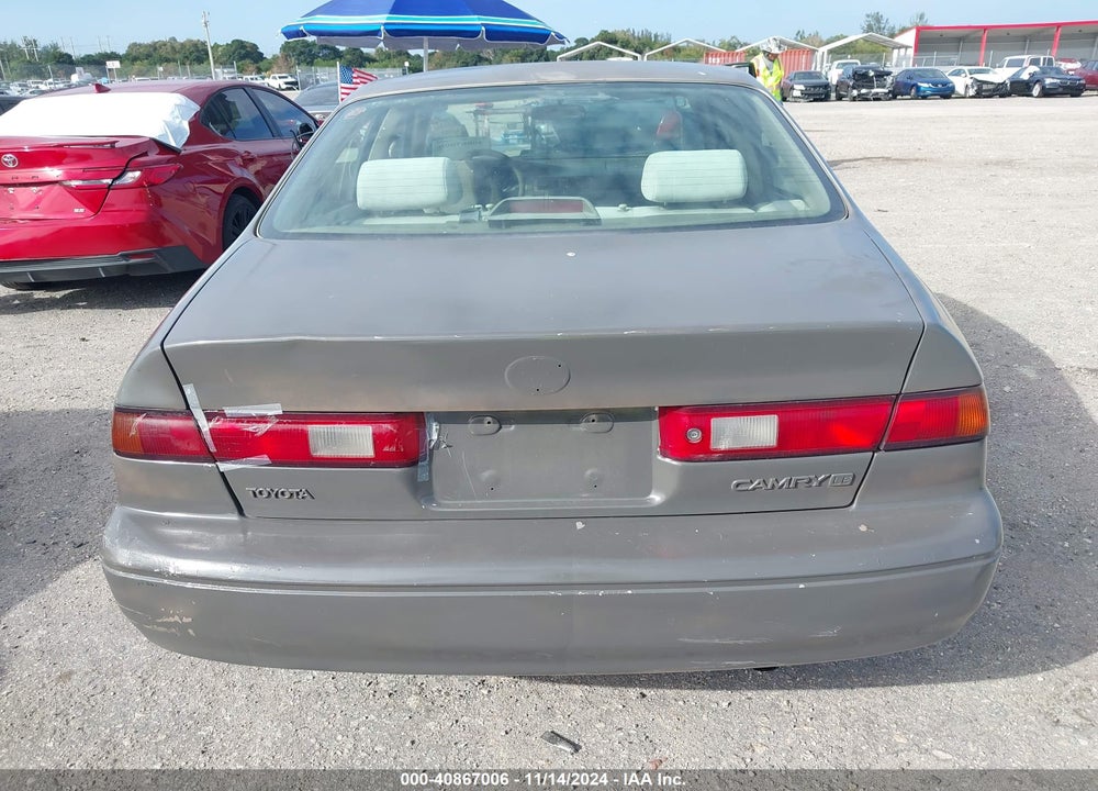 1999 TOYOTA CAMRY LE VIN: JT2BG28K6X0305592
