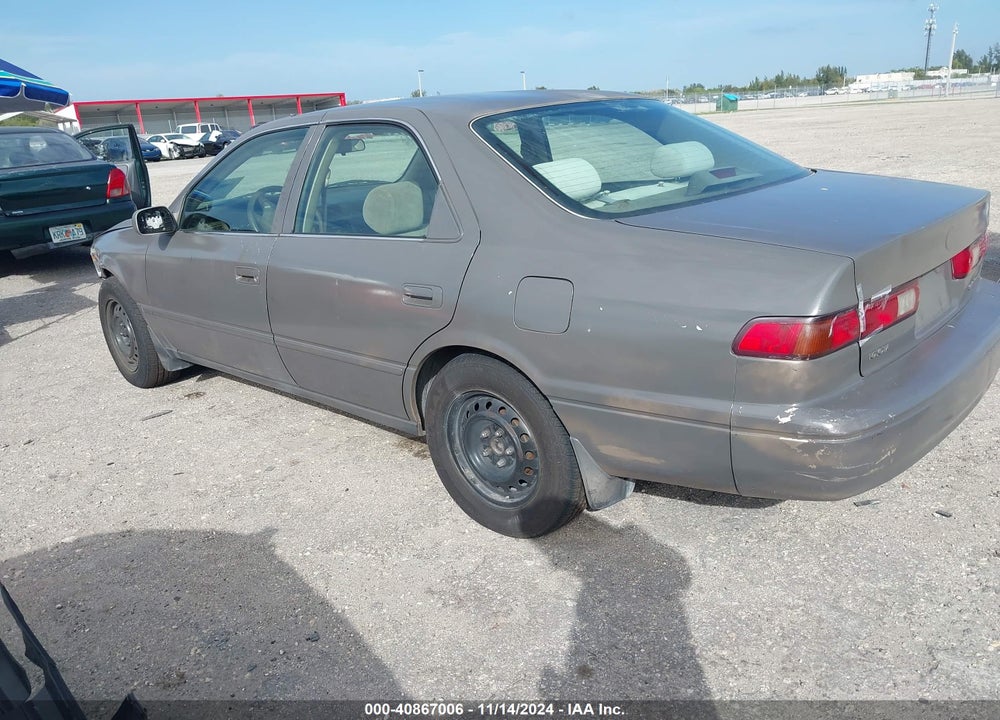 1999 TOYOTA CAMRY LE VIN: JT2BG28K6X0305592