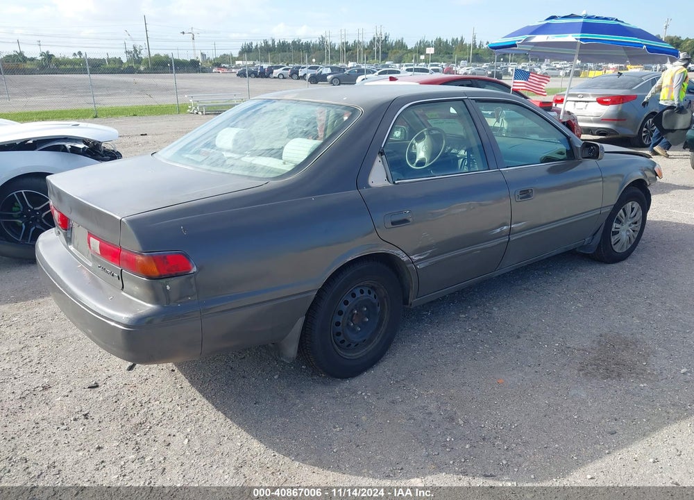 1999 TOYOTA CAMRY LE VIN: JT2BG28K6X0305592