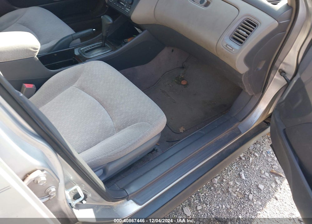 2002 HONDA ACCORD 2.3 SE VIN: JHMCG56752C001302