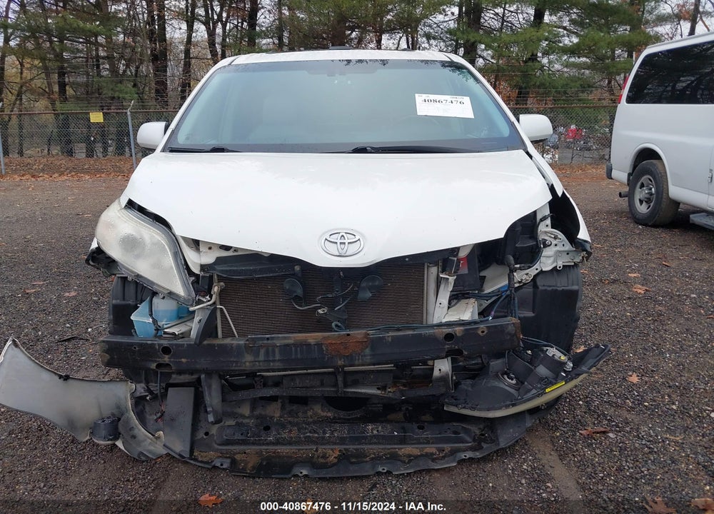 2011 TOYOTA SIENNA XLE LIMITED VIN: 5TDDK3DC8BS014388