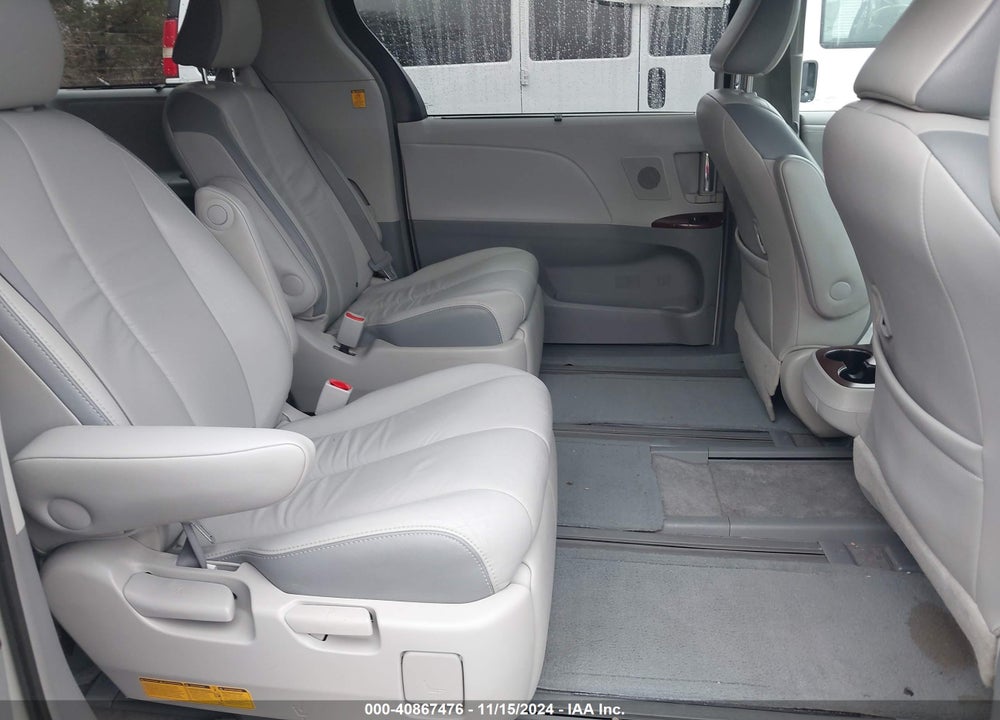 2011 TOYOTA SIENNA XLE LIMITED VIN: 5TDDK3DC8BS014388