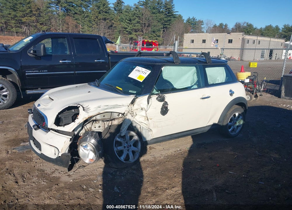 2010 MINI COOPER S VIN: WMWMF7C52ATW89682