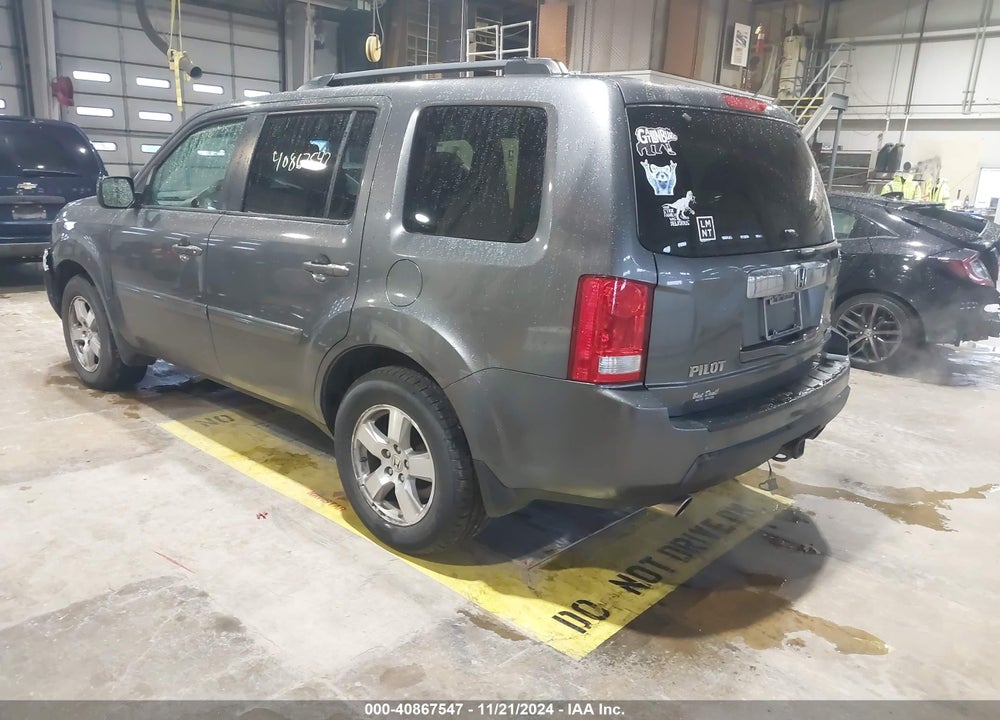 2011 HONDA PILOT EX-L VIN: 5FNYF4H69BB081179