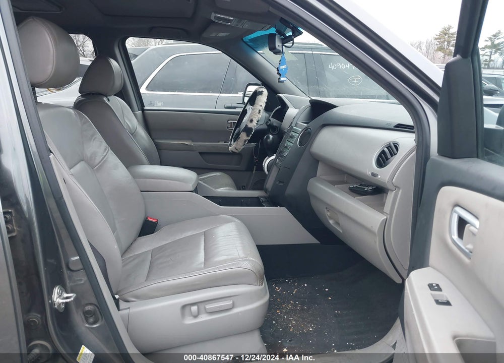 2011 HONDA PILOT EX-L VIN: 5FNYF4H69BB081179