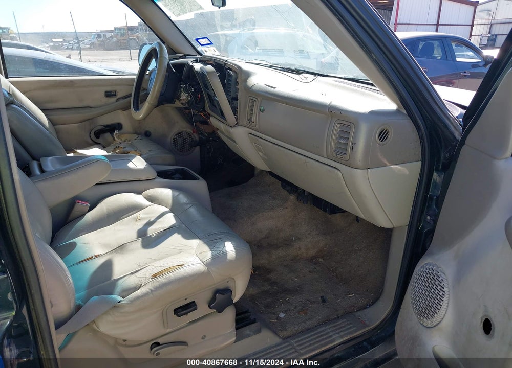 2001 CHEVROLET SUBURBAN 2500 VIN: 3GNGK26U41G225007