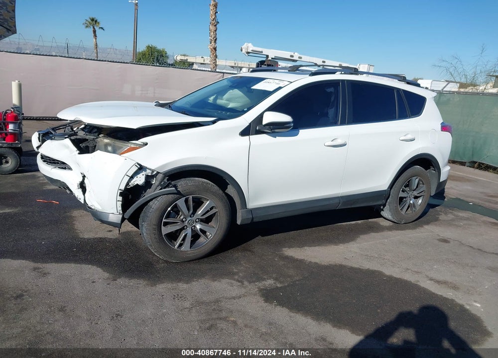 2018 TOYOTA RAV4 ADVENTURE/XLE VIN: JTMWFREV5JJ151526