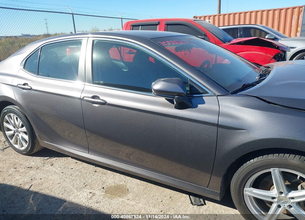 2018 TOYOTA CAMRY LE VIN: 4T1B11HK5JU528690