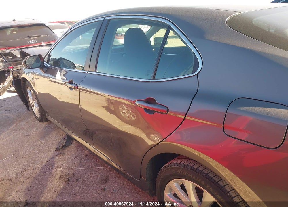 2018 TOYOTA CAMRY LE VIN: 4T1B11HK5JU528690