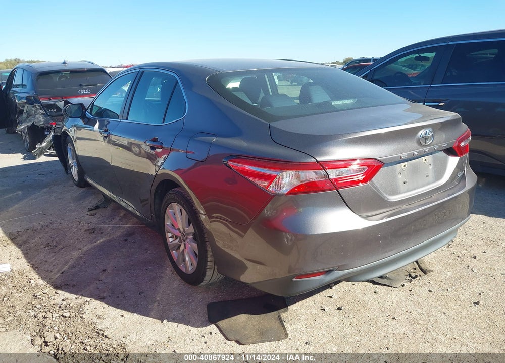 2018 TOYOTA CAMRY LE VIN: 4T1B11HK5JU528690