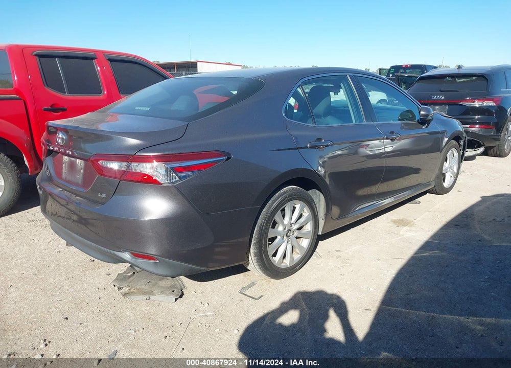 2018 TOYOTA CAMRY LE VIN: 4T1B11HK5JU528690