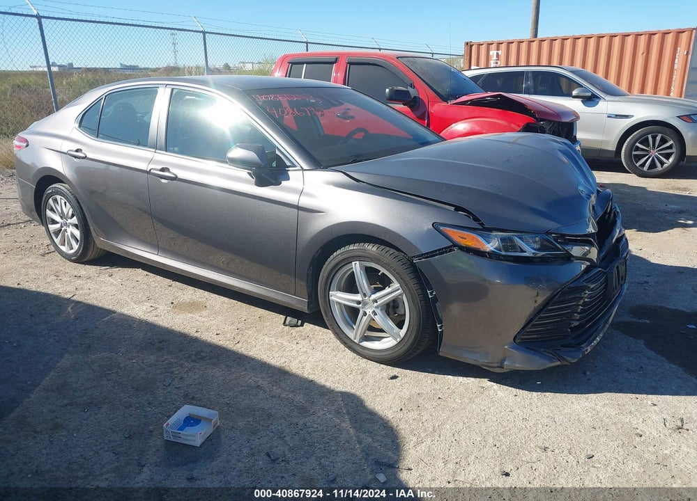 2018 TOYOTA CAMRY LE VIN: 4T1B11HK5JU528690
