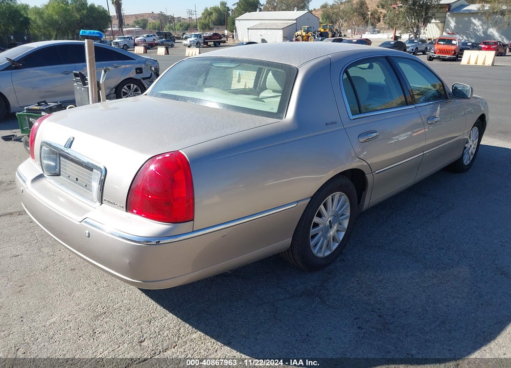 2003 LINCOLN TOWN CAR EXECUTIVE VIN: 1LNHM81W53Y634656