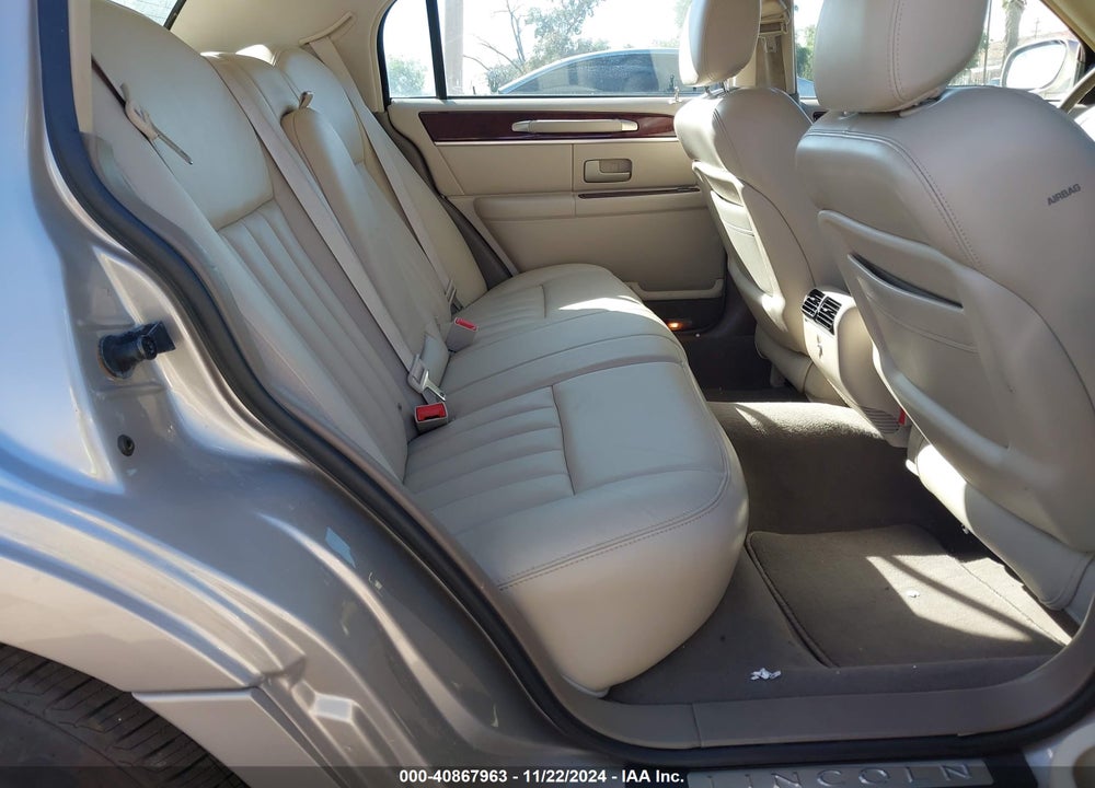 2003 LINCOLN TOWN CAR EXECUTIVE VIN: 1LNHM81W53Y634656