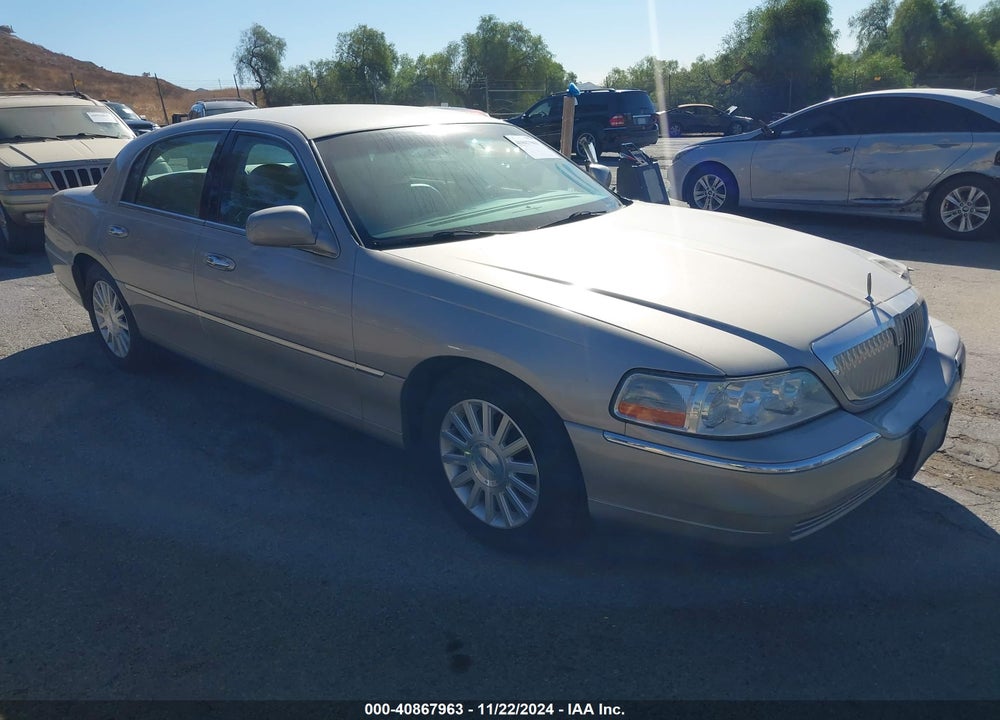 2003 LINCOLN TOWN CAR EXECUTIVE VIN: 1LNHM81W53Y634656