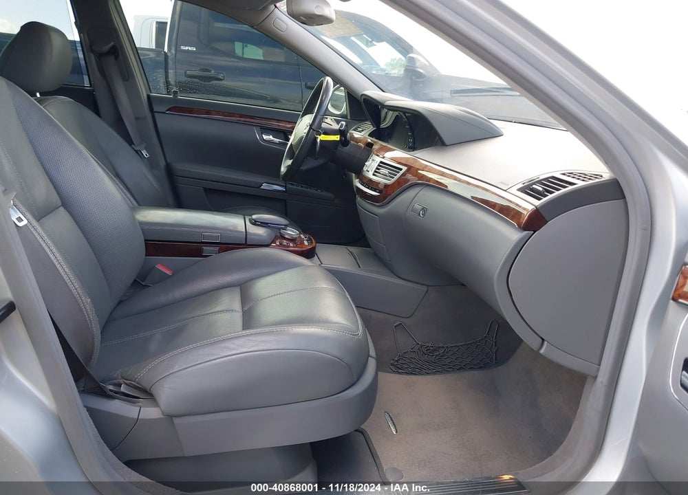 2007 MERCEDES-BENZ S 550 VIN: WDDNG71X27A071491