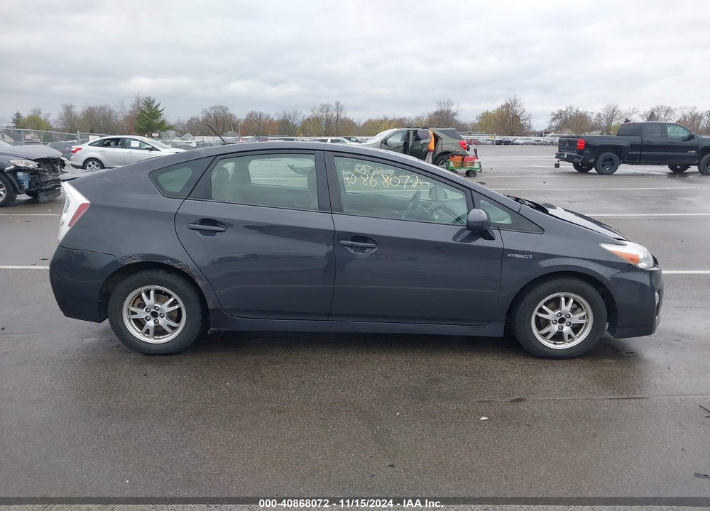 2011 TOYOTA PRIUS TWO VIN: JTDKN3DU2B0285828