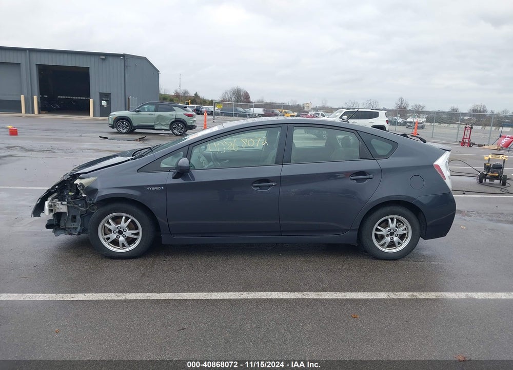 2011 TOYOTA PRIUS TWO VIN: JTDKN3DU2B0285828