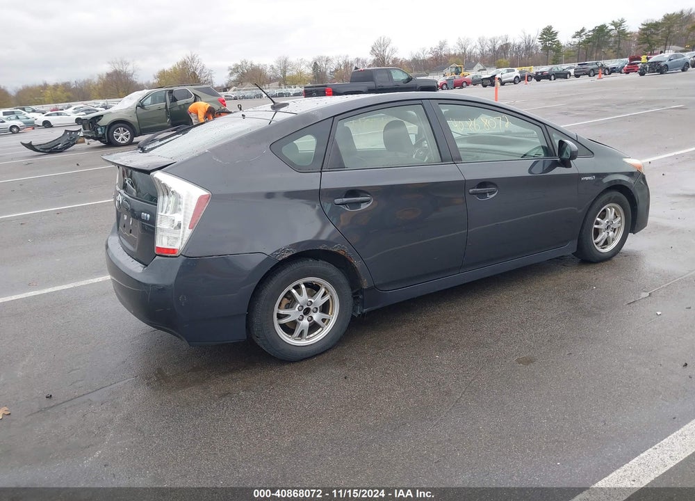 2011 TOYOTA PRIUS TWO VIN: JTDKN3DU2B0285828
