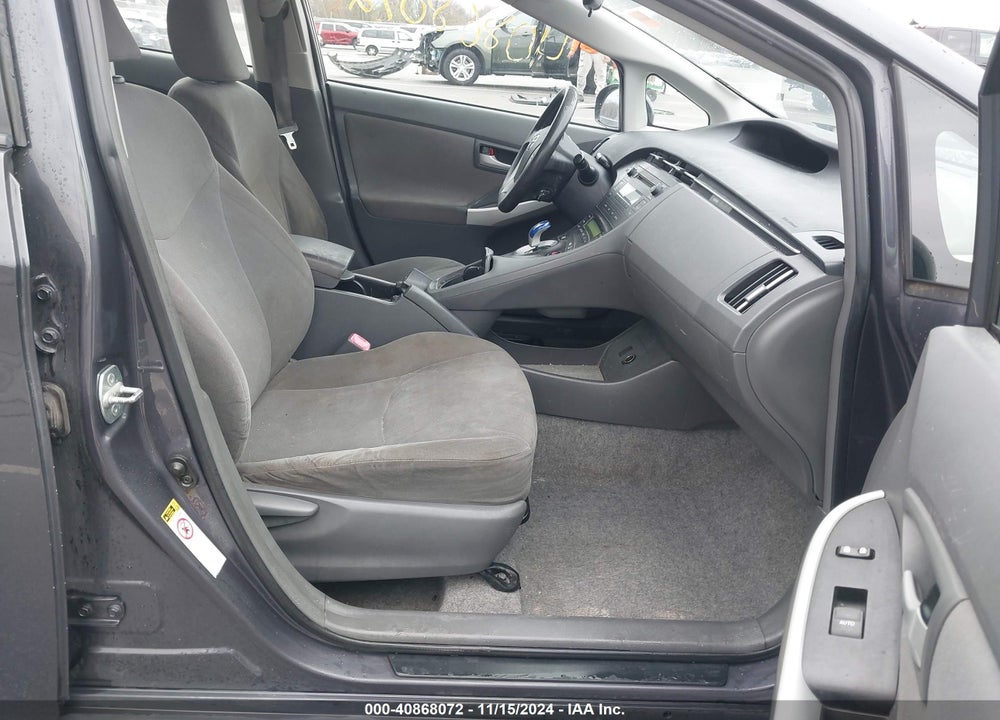 2011 TOYOTA PRIUS TWO VIN: JTDKN3DU2B0285828