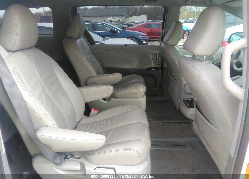 2011 TOYOTA SIENNA XLE VIN: 5TDDK3DCXBS012514