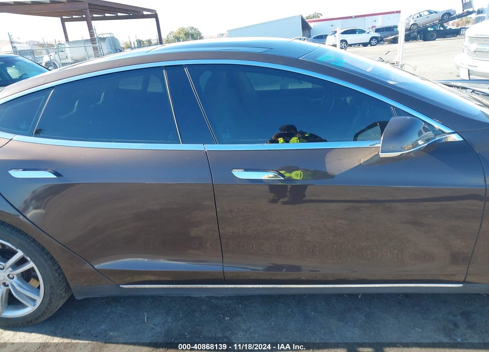 2013 TESLA MODEL S VIN: 5YJSA1AC7DFP10637
