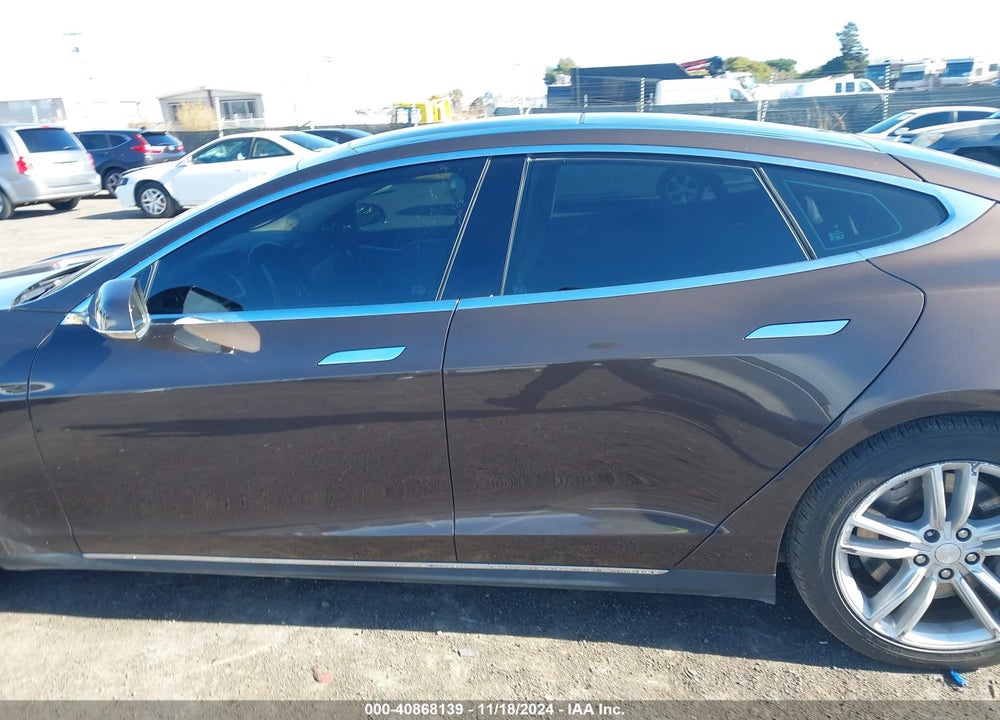 2013 TESLA MODEL S VIN: 5YJSA1AC7DFP10637