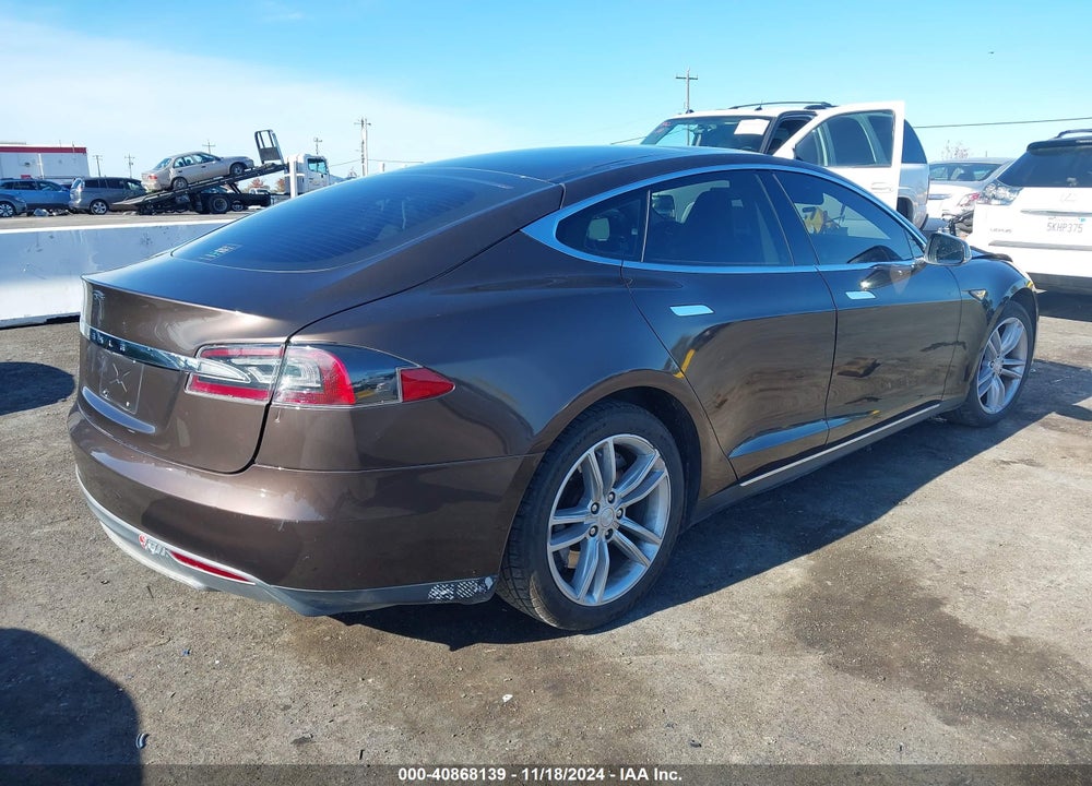 2013 TESLA MODEL S VIN: 5YJSA1AC7DFP10637