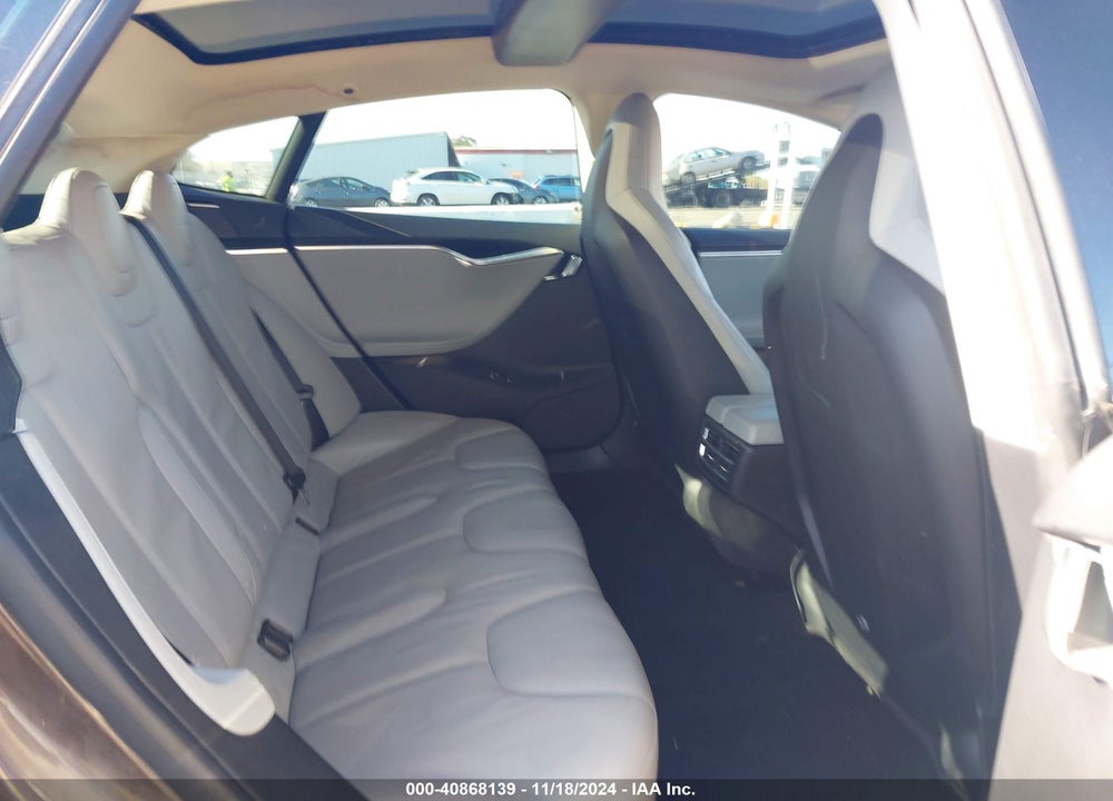 2013 TESLA MODEL S VIN: 5YJSA1AC7DFP10637