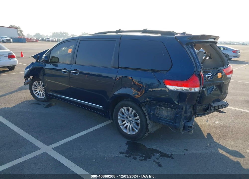2011 TOYOTA SIENNA XLE LIMITED VIN: 5TDYK3DC1BS152307