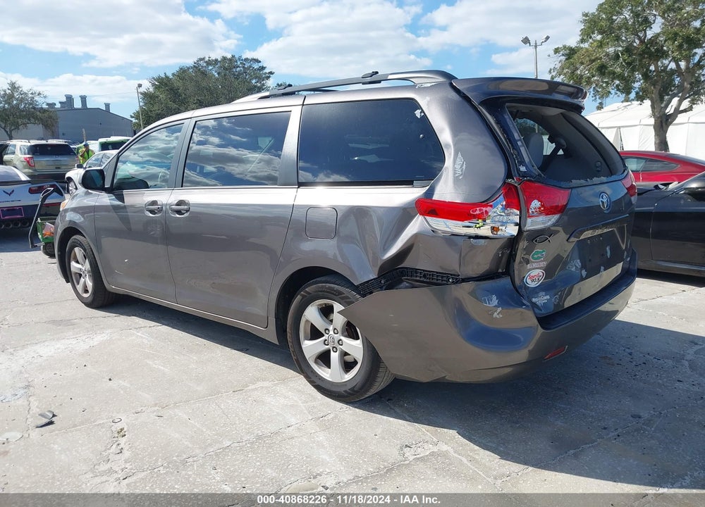 2013 TOYOTA SIENNA LE V6 8 PASSENGER VIN: 5TDKK3DC6DS403508