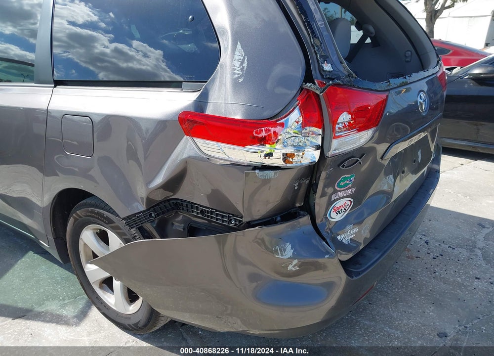 2013 TOYOTA SIENNA LE V6 8 PASSENGER VIN: 5TDKK3DC6DS403508