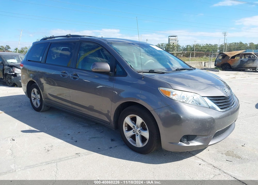 2013 TOYOTA SIENNA LE V6 8 PASSENGER VIN: 5TDKK3DC6DS403508