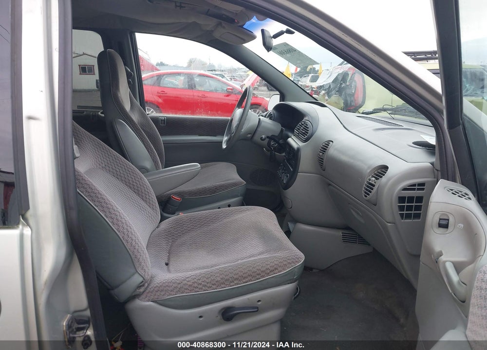 2000 CHRYSLER GRAND VOYAGER SE VIN: 1C4GJ44G3YB747909