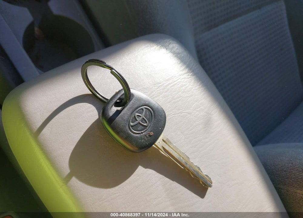 2005 TOYOTA COROLLA CE VIN: JTDBR32E350056224